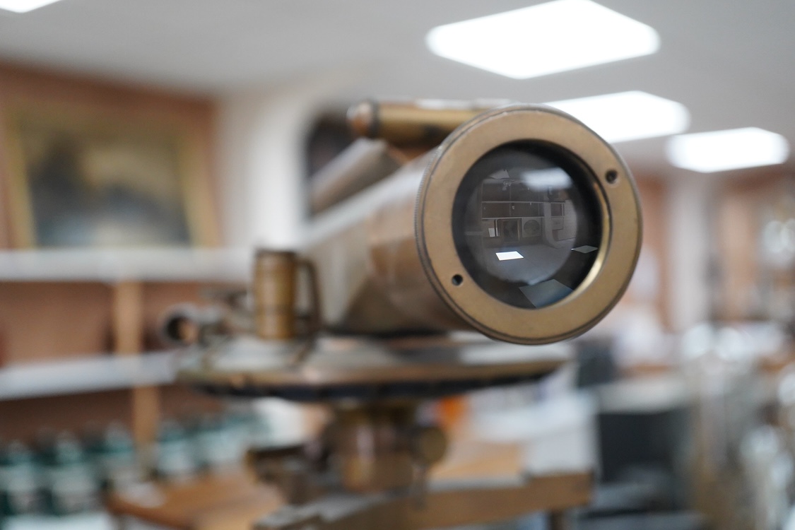 An early 20th century surveyor’s brass theodolite by Stanley, Holborn, London, serial number 27108, on original brass mounted tripod with oak legs, overall height 170cm